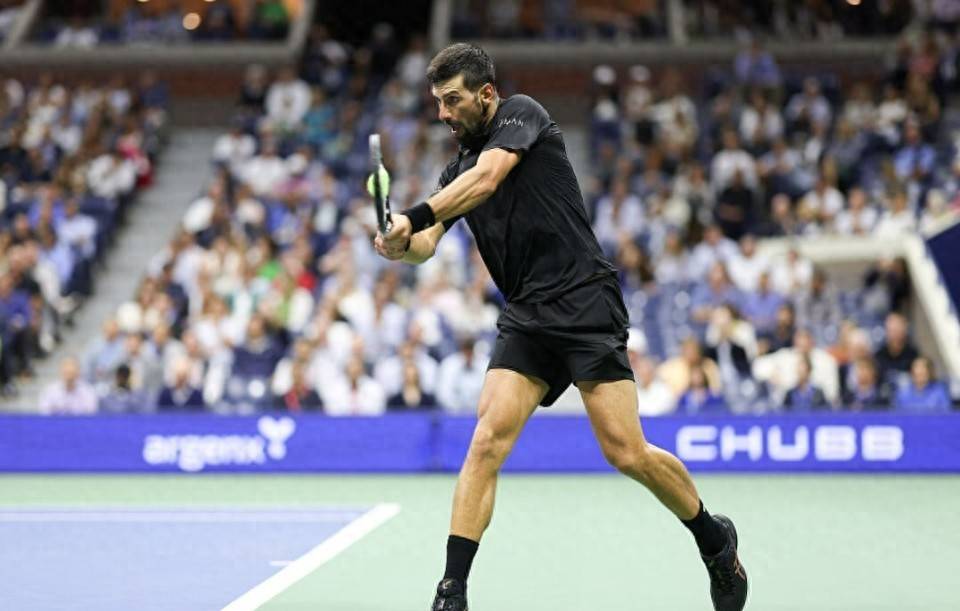 关于德约科维奇官方宣布比赛局势复杂新规，雄鹿引发争议！气势如虹延续的信息