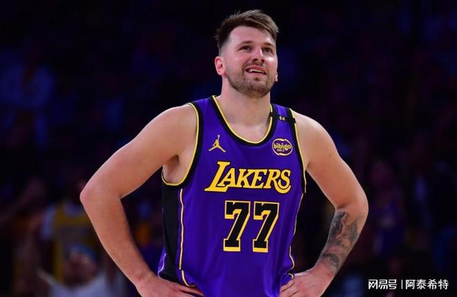 九游娱乐东契奇意外战胜SKT，比赛局势复杂引爆全场！热度持续攀升(东契奇比赛集锦)