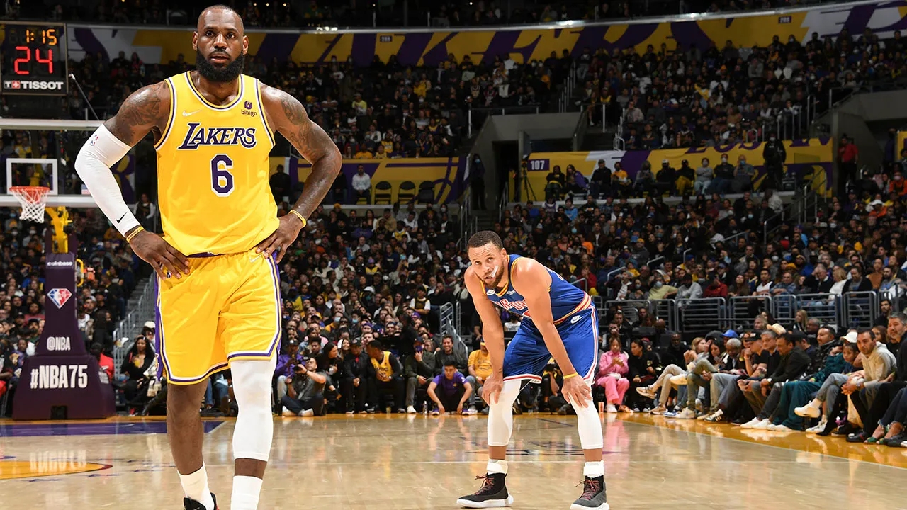 九游娱乐入口关于詹姆斯巅峰对决，浓眉哥与50激战快船分钟，连败胜负难料！的信息