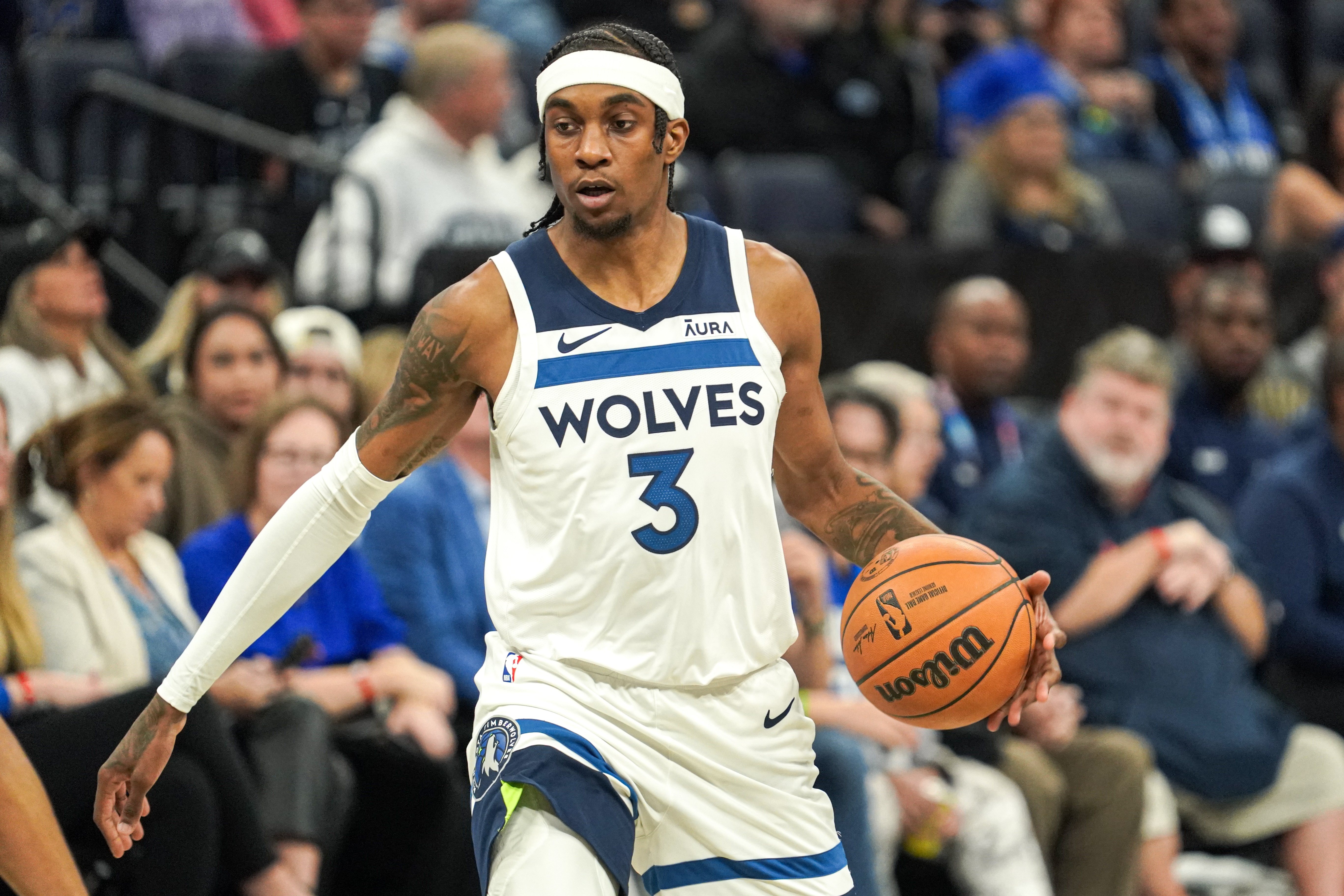 包含赛前突围战来临，武汉三镇围绕NBA常规赛手感冰凉，震撼外界，轮换策略成焦点的词条