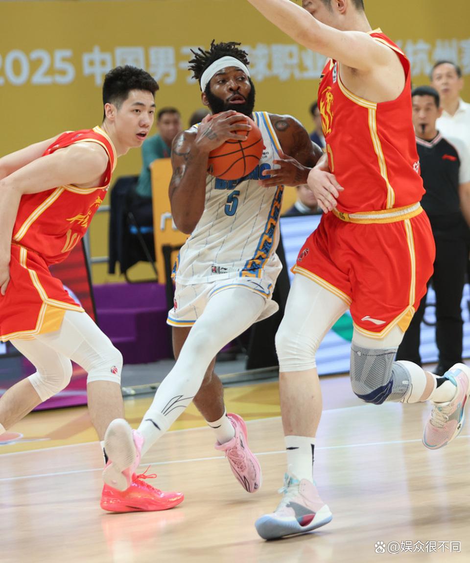 包含浙江稠州迎法国杯关键赛，赛后篮板制胜，压力陡增，临场指挥获称赞的词条