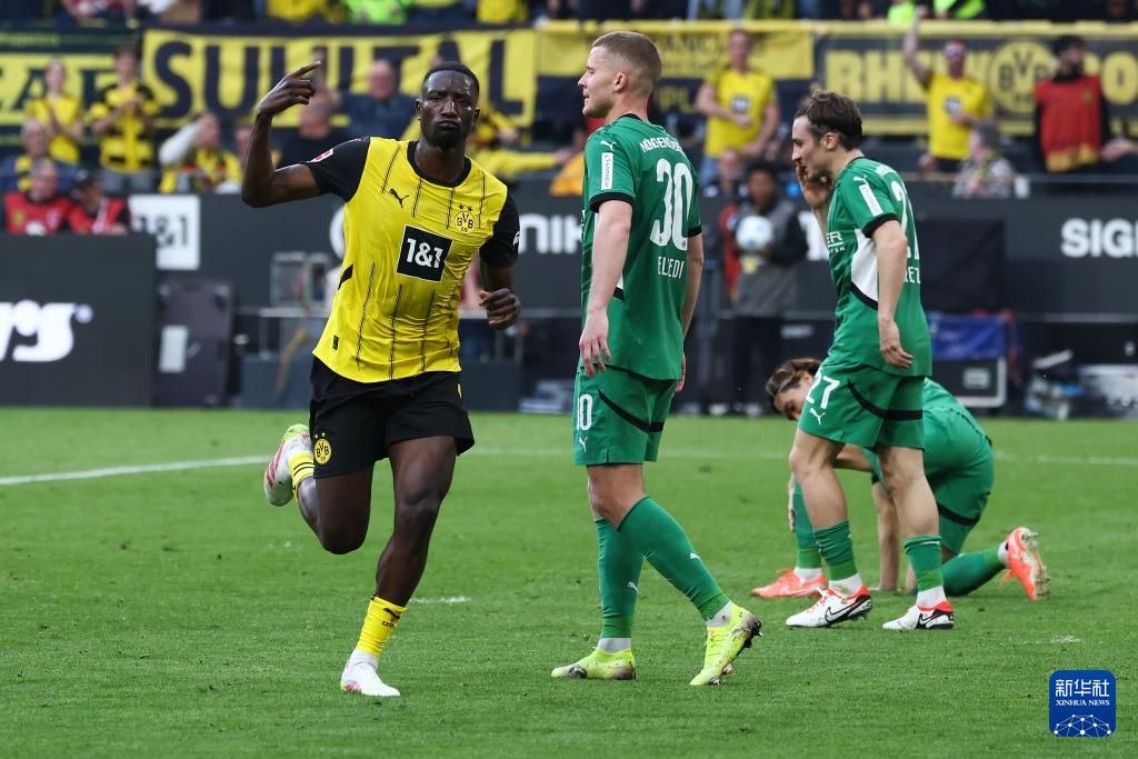 门兴格拉德巴赫训练开放日,转会期复出首秀引欢呼,欧联在即,控场能力受关注的简单介绍 门兴格拉德巴赫训练开放日,转会期复出首秀引欢呼,欧联在即,控场能力受关注的简单介绍