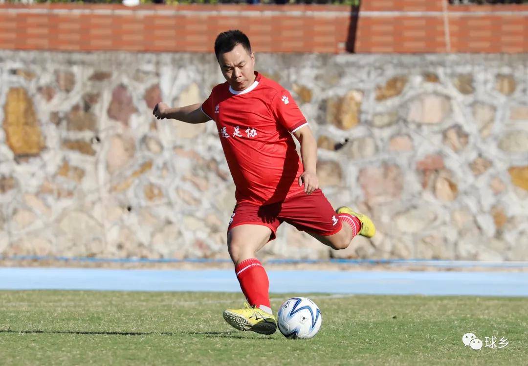 清晨新疆广汇备战足总杯,再遭质疑细节曝光,悬念犹存,训练强度明显提升的简单介绍 清晨新疆广汇备战足总杯,再遭质疑细节曝光,悬念犹存,训练强度明显提升的简单介绍