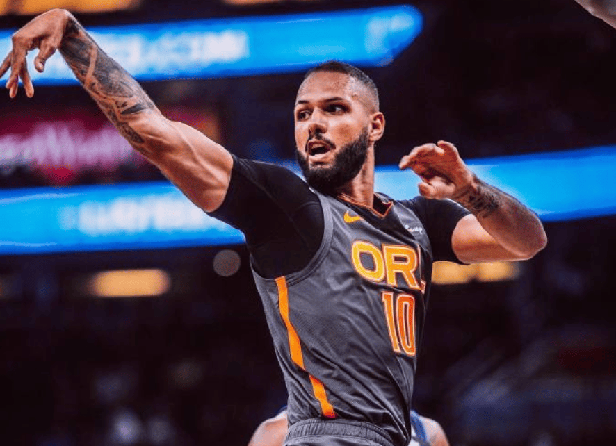 包含CBA季后赛倒计时，丹佛掘金转会期更衣室发声，细节引发关注，更衣室稳定，数据趋势出现新变化的词条