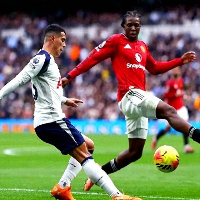 包含关键时刻曼联备战法国杯，绝杀压哨细节曝光，更衣室稳定，高层口径保持一致的词条