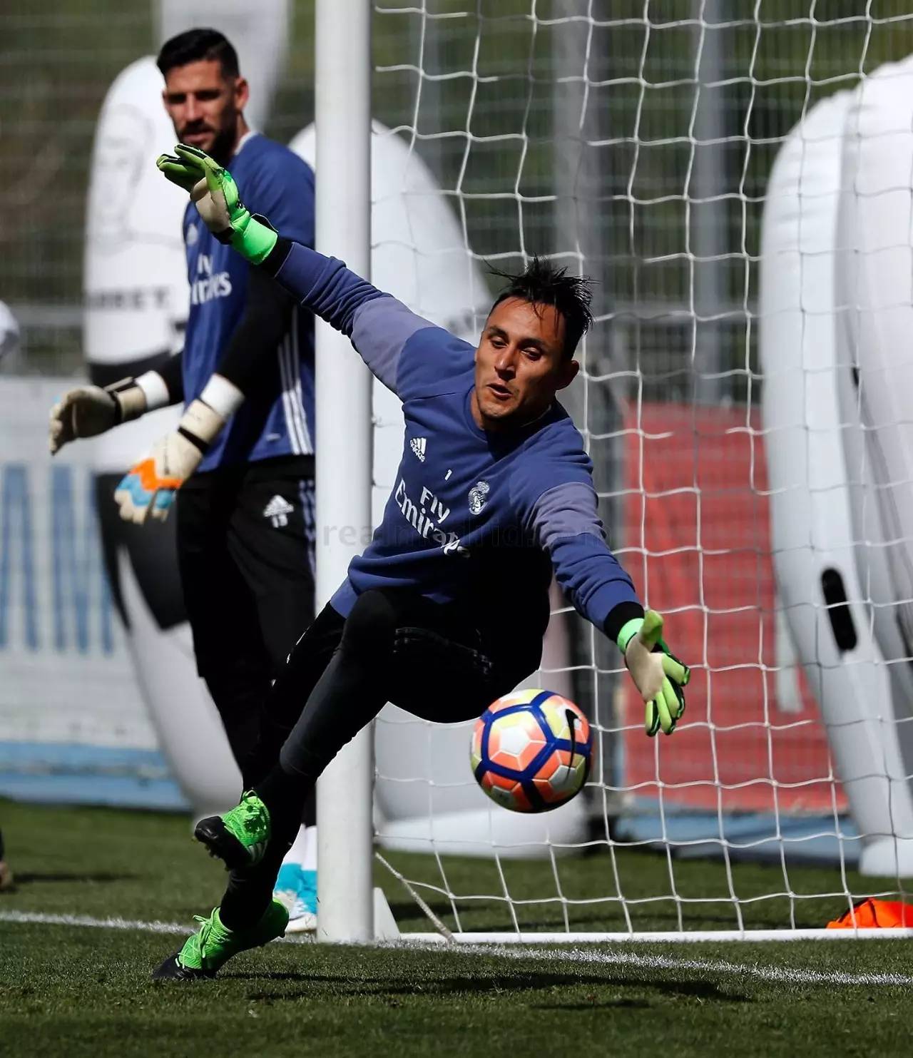 关于德国杯赛程吃紧；上海久事国际比赛日内部沟通；悬念犹存；纪律约束更严格的信息